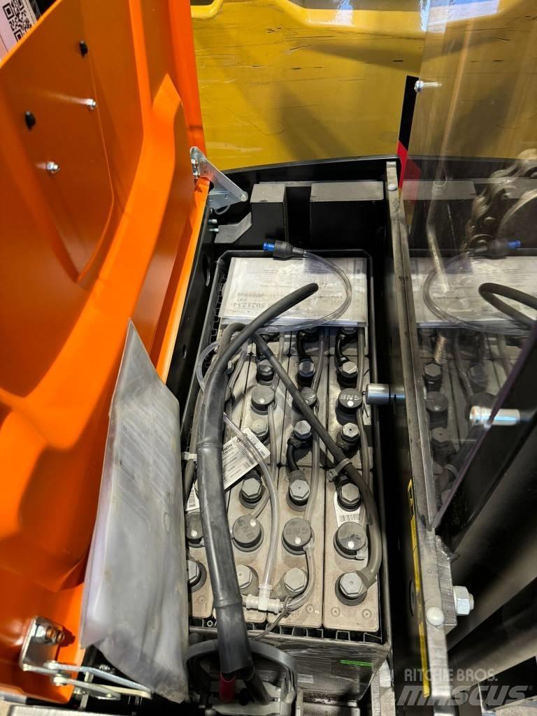 Rocla SWS16 Pedestrian stacker