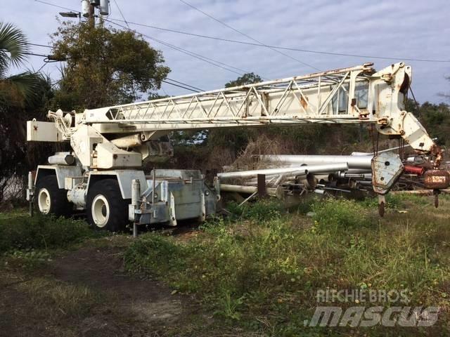 P&H CN128 Rough terrain cranes