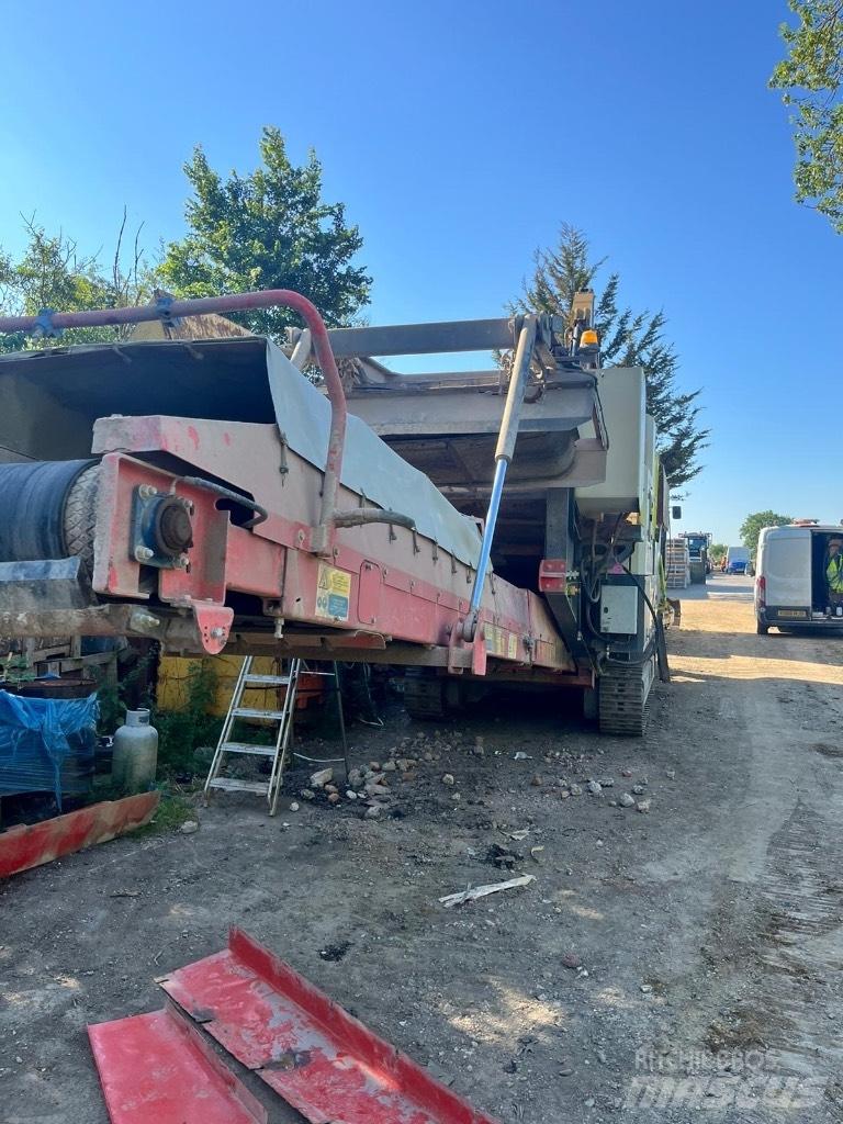 Sandvik QJ 241 Mobile crushers