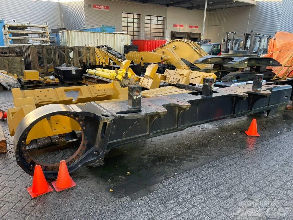 CAT 390 F L Chassis and suspension