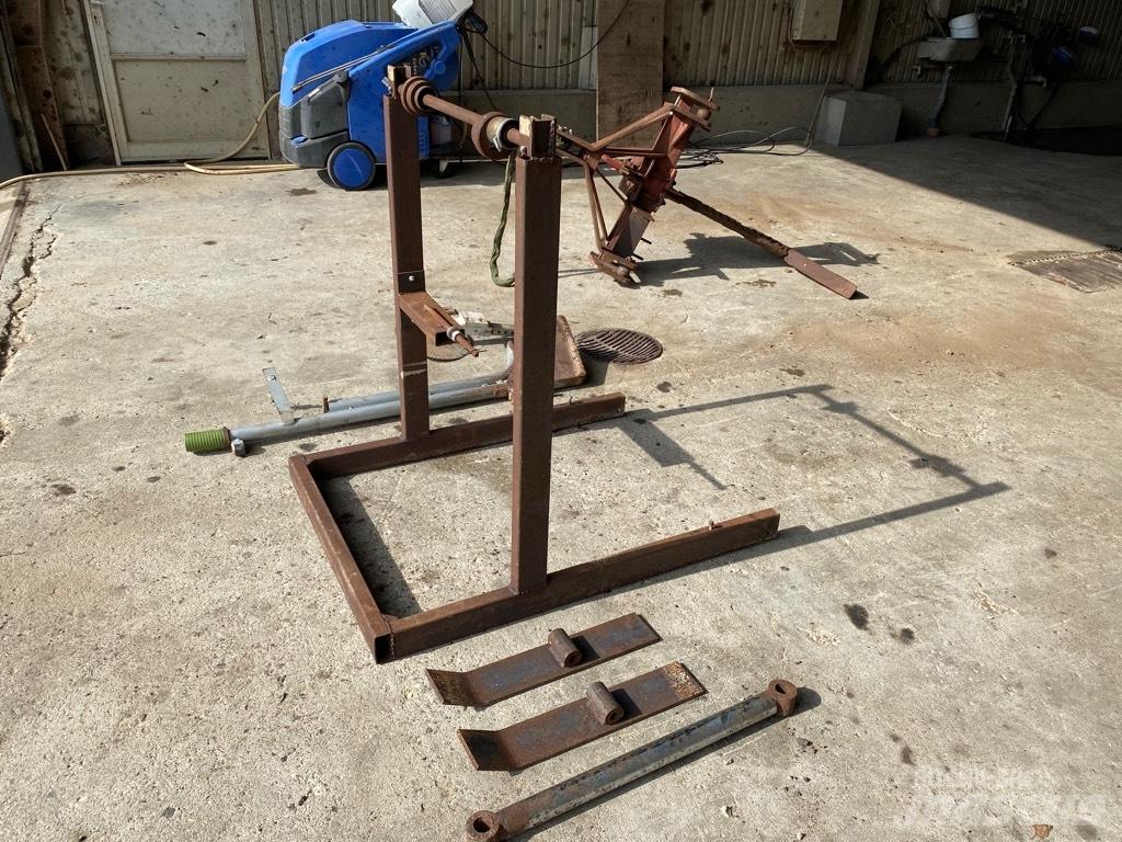  Grubber . Chisel ploughs