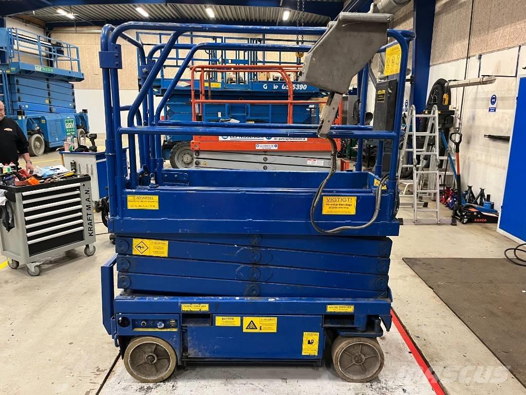 UpRight MX19 Scissor lifts