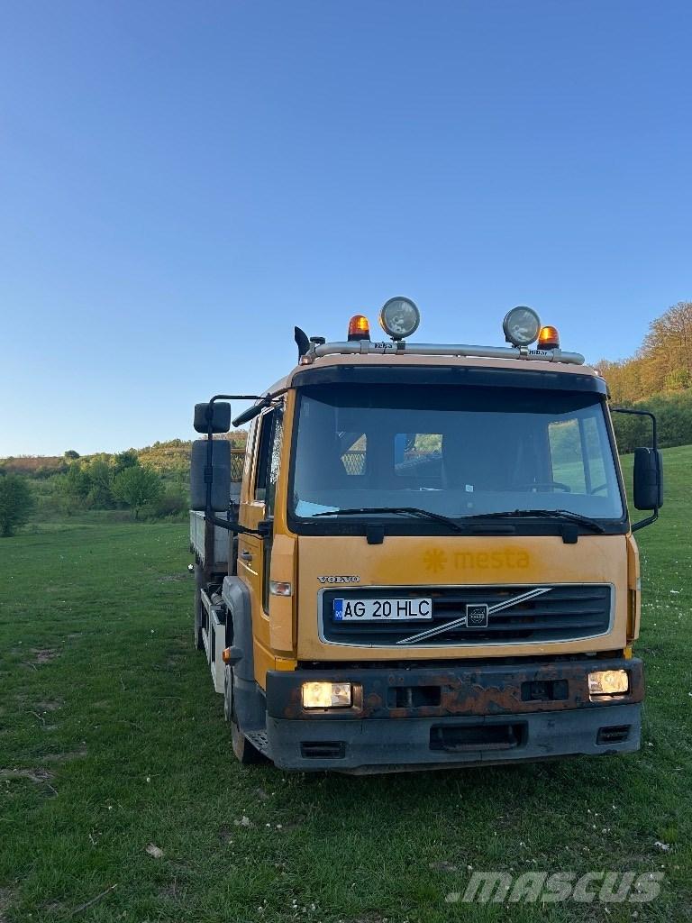 Volvo FL 6 Crane trucks