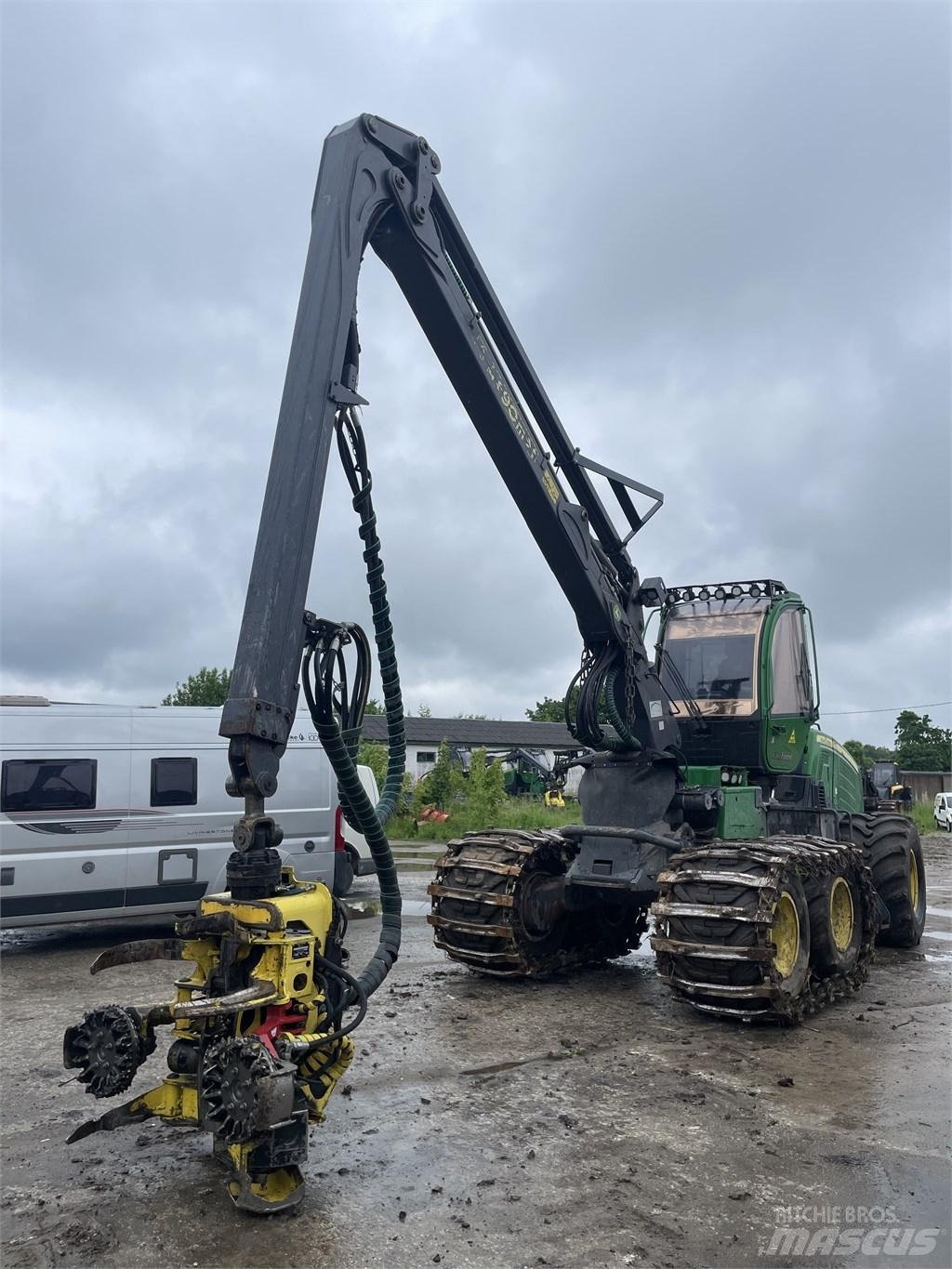 John Deere 1070 G Harvesters