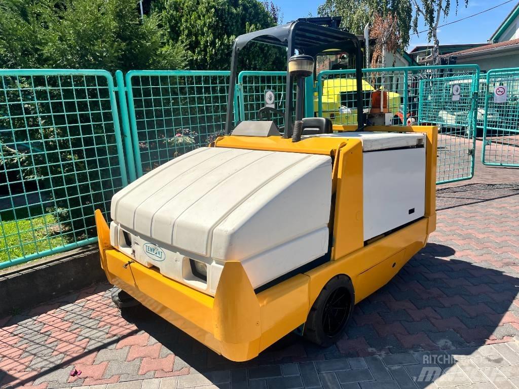 Tennant 6650D      V-2809 Groundcare - Others