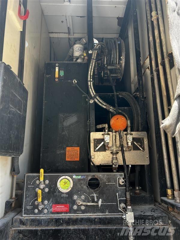Kenworth T880 Combi / vacuum trucks
