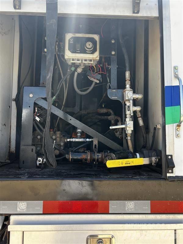 Kenworth T880 Combi / vacuum trucks