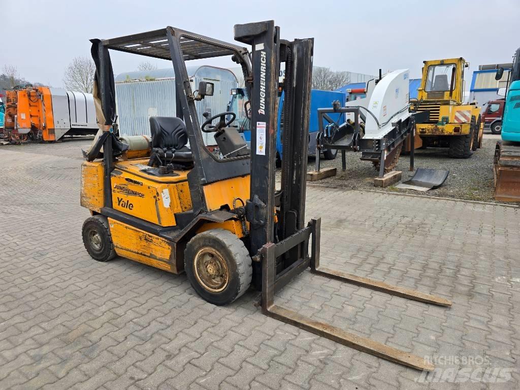 Jungheinrich TFG 25 LPG trucks