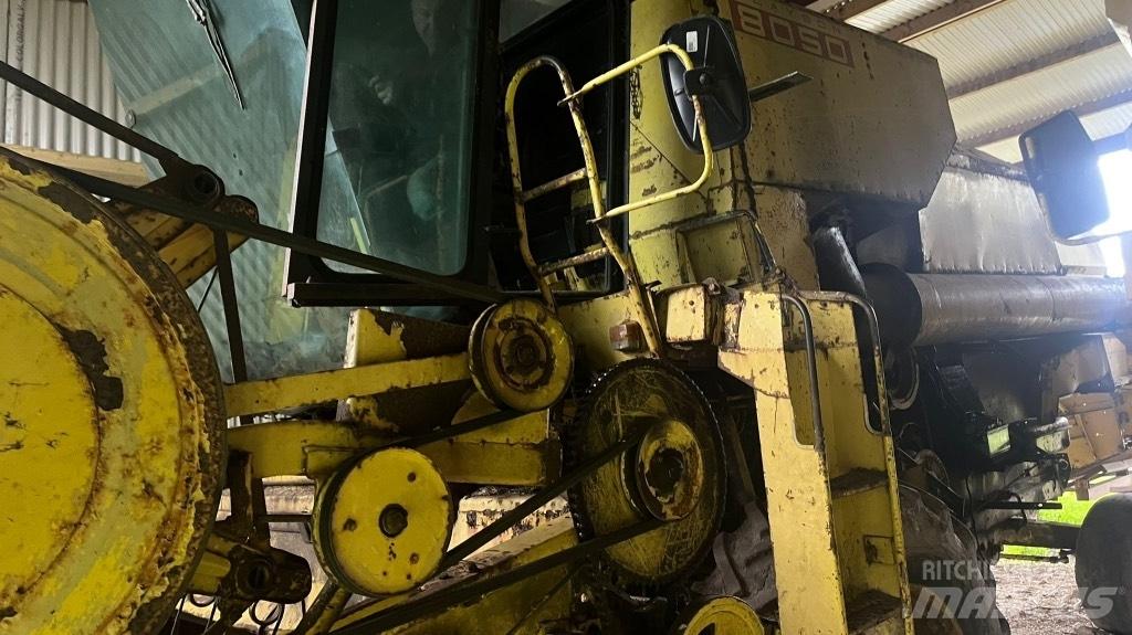 New Holland 8050 Combine harvesters