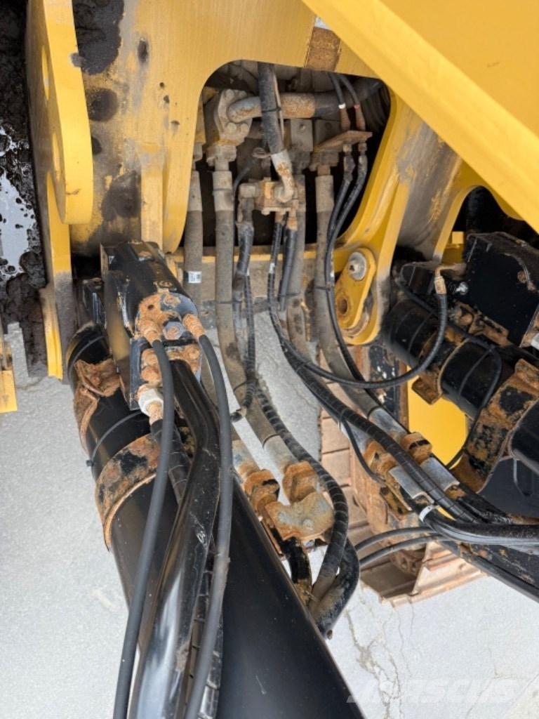 CAT 374 F L Crawler excavators