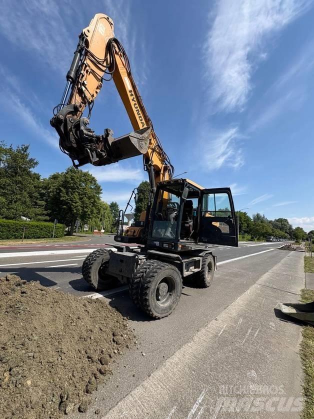 Hyundai HW 140 Wheeled excavators