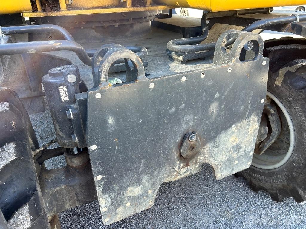 Komatsu PW148 -10 Wheeled excavators
