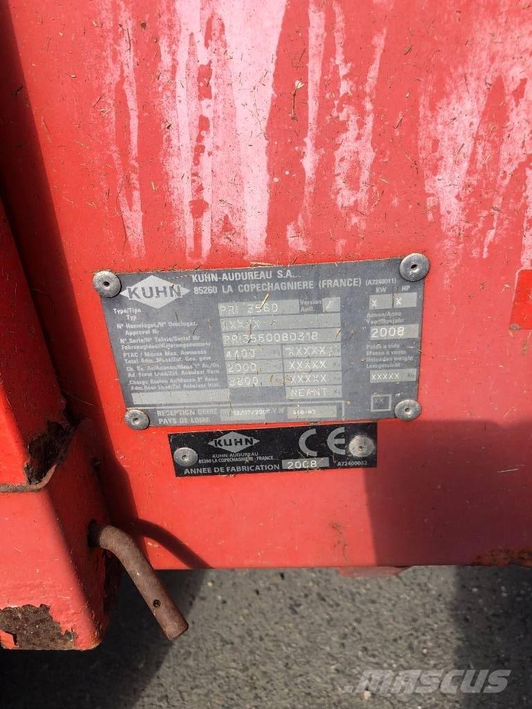 Kuhn 3560 Bale shredders, cutters and unrollers