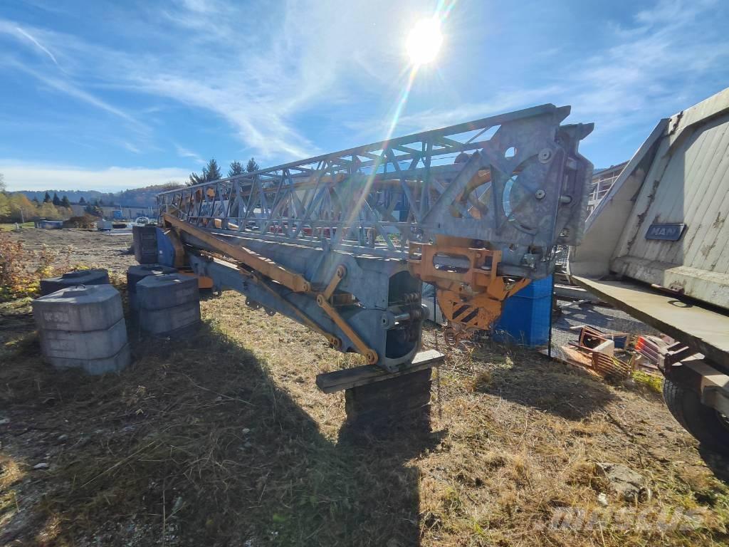 Potain Igo 22 Self erecting cranes