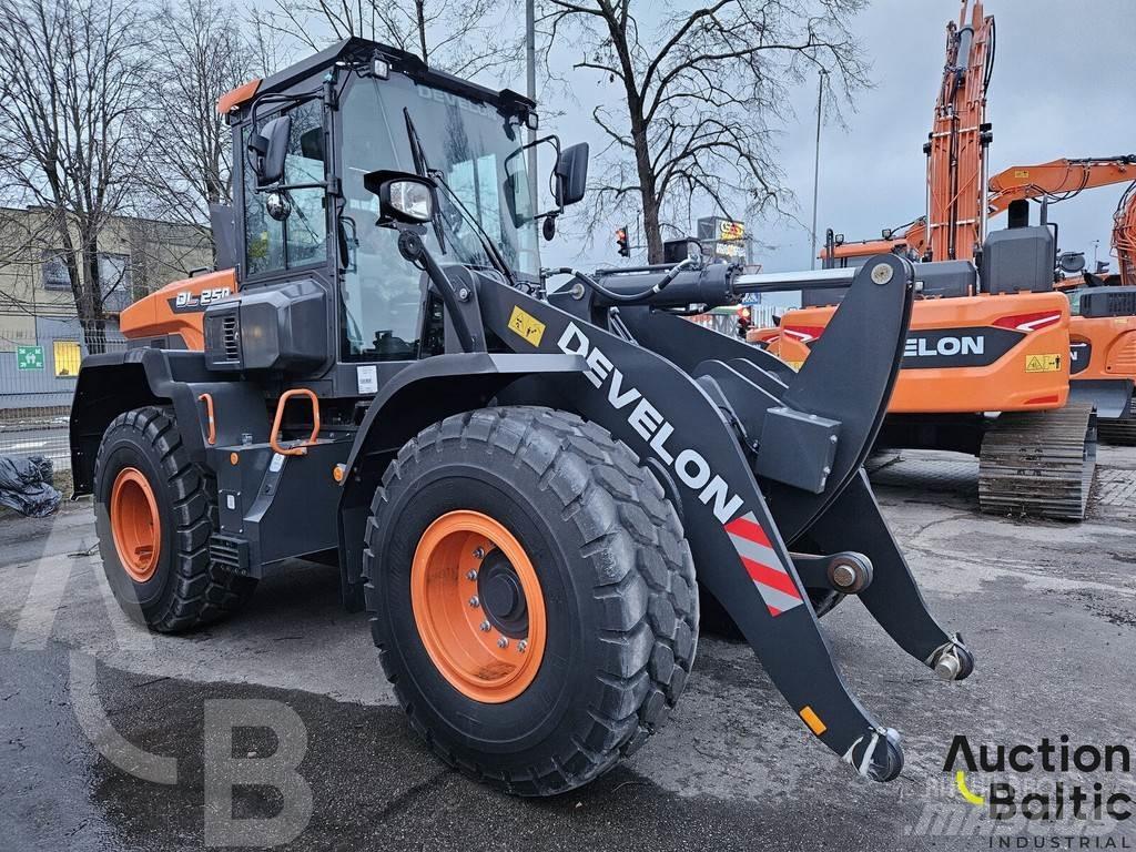 Develon DL250 Wheel loaders