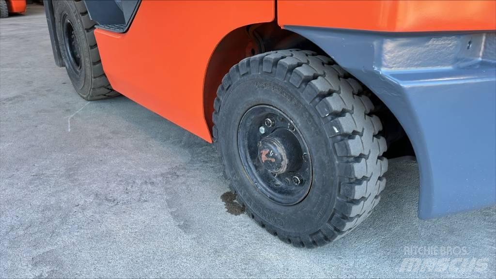 Toyota 02-8 FDF 18 Diesel trucks