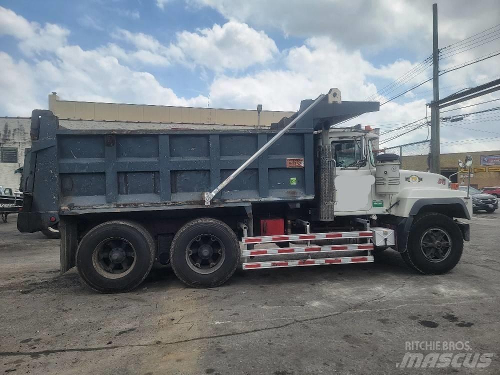 Mack RD 688 SX Tipper trucks