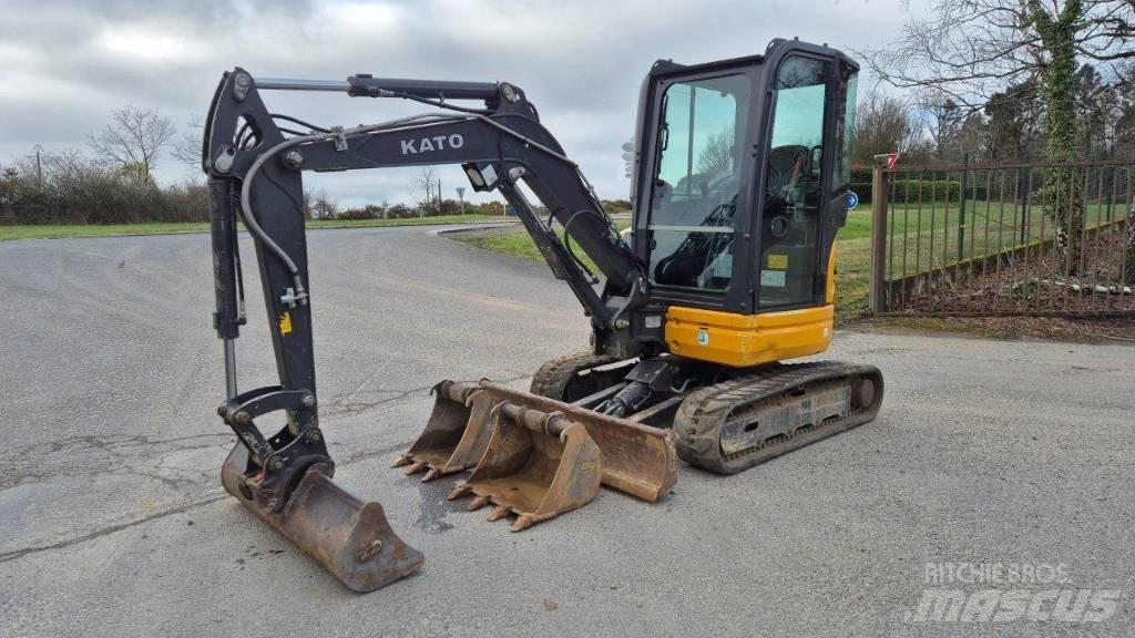 Kato HD 30V4 Backhoe loaders