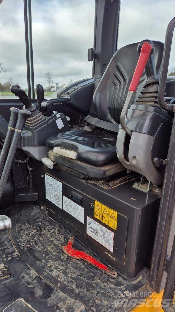 Kato HD 30V4 Backhoe loaders