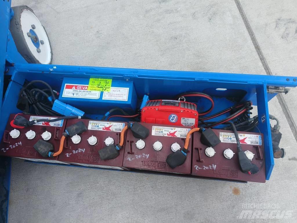 UpRight X32 Scissor lifts
