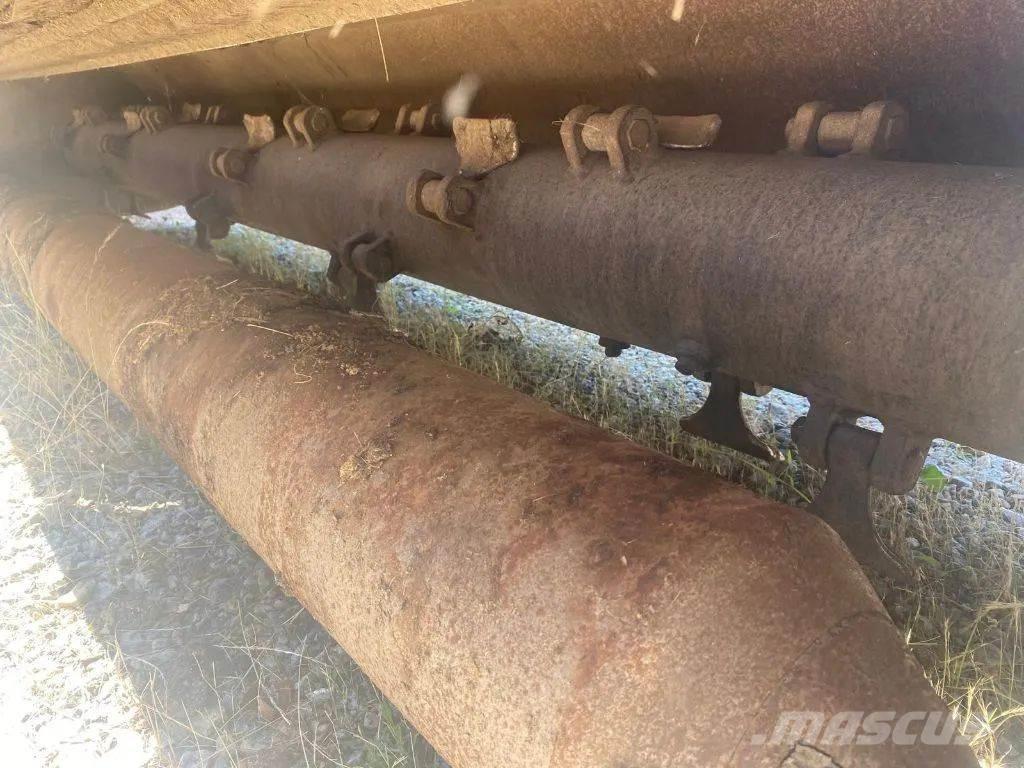 Kuhn BP 305 Crushers