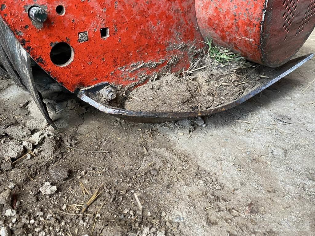 Kuhn BP 305 Crushers