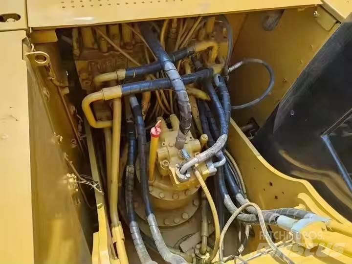CAT CAT323D2L Crawler excavators