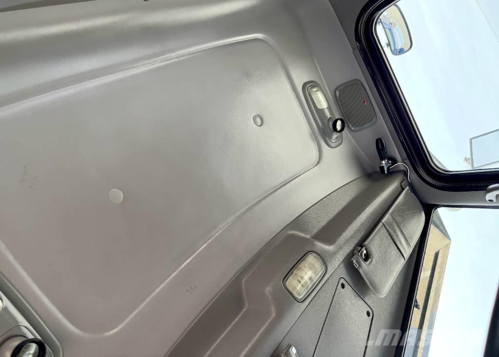 Peterbilt 365 Tractor Units