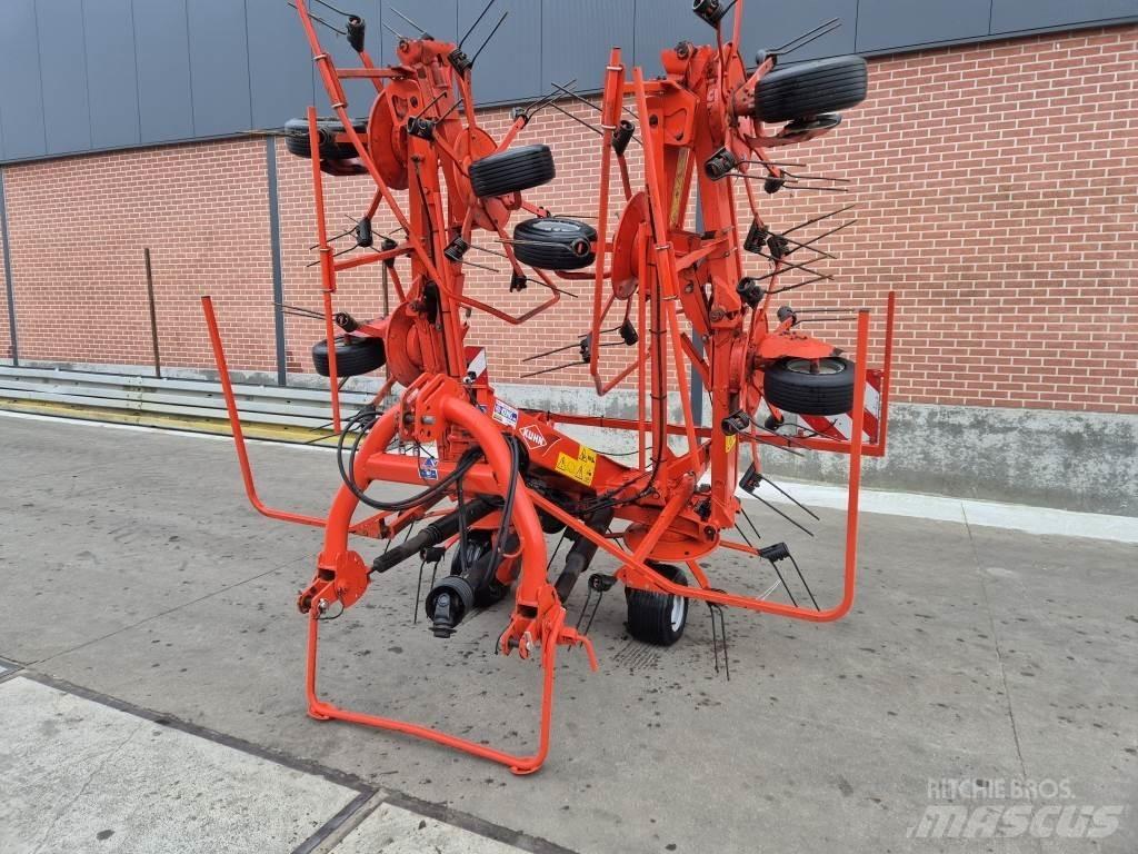 Kuhn 8702 Rakes and tedders