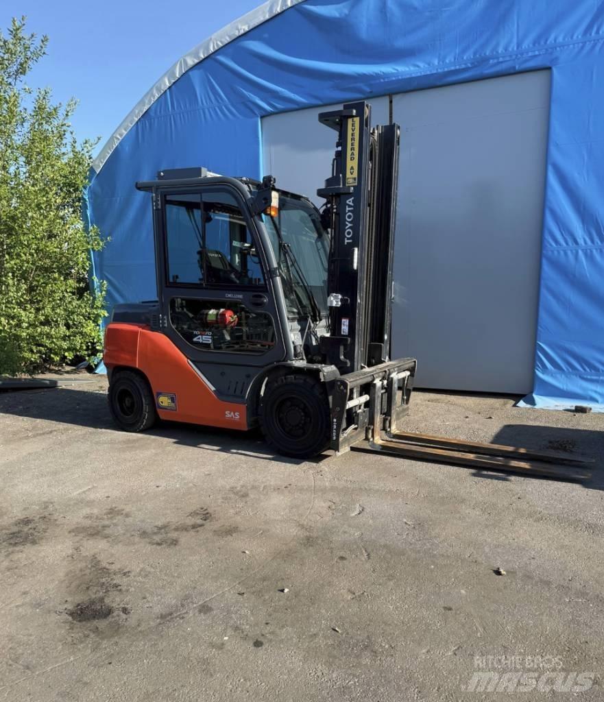 Toyota truck 8 FD40N Diesel trucks