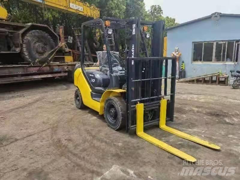 Komatsu 3Ton Diesel trucks