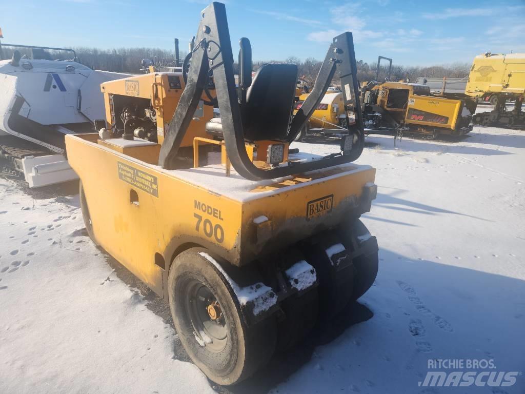 Basic 700 Pneumatic tired rollers