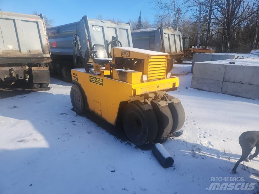 Basic 700 Pneumatic tired rollers