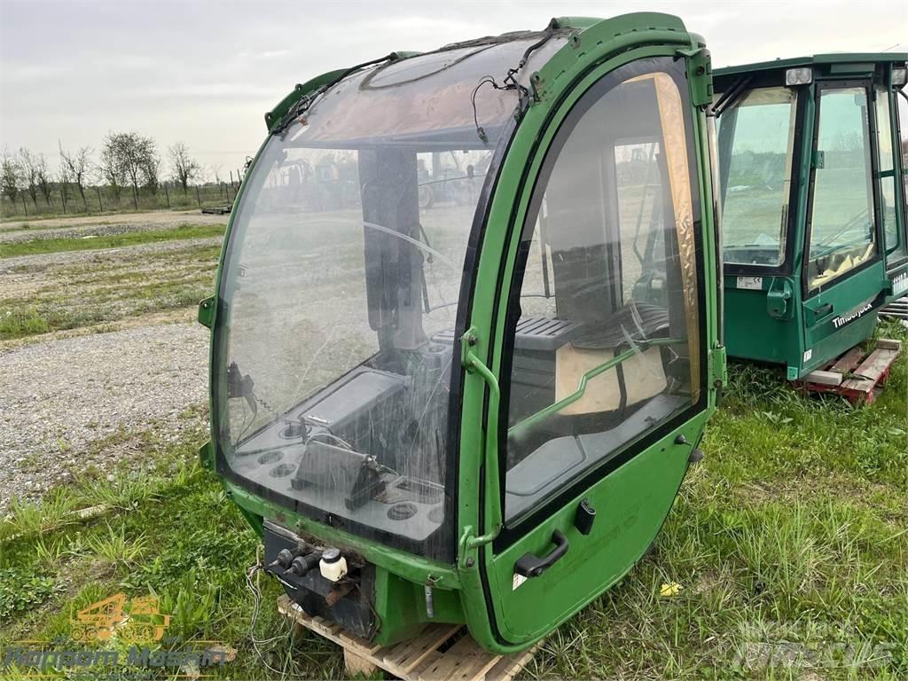 John Deere 1470E Cabins and interior