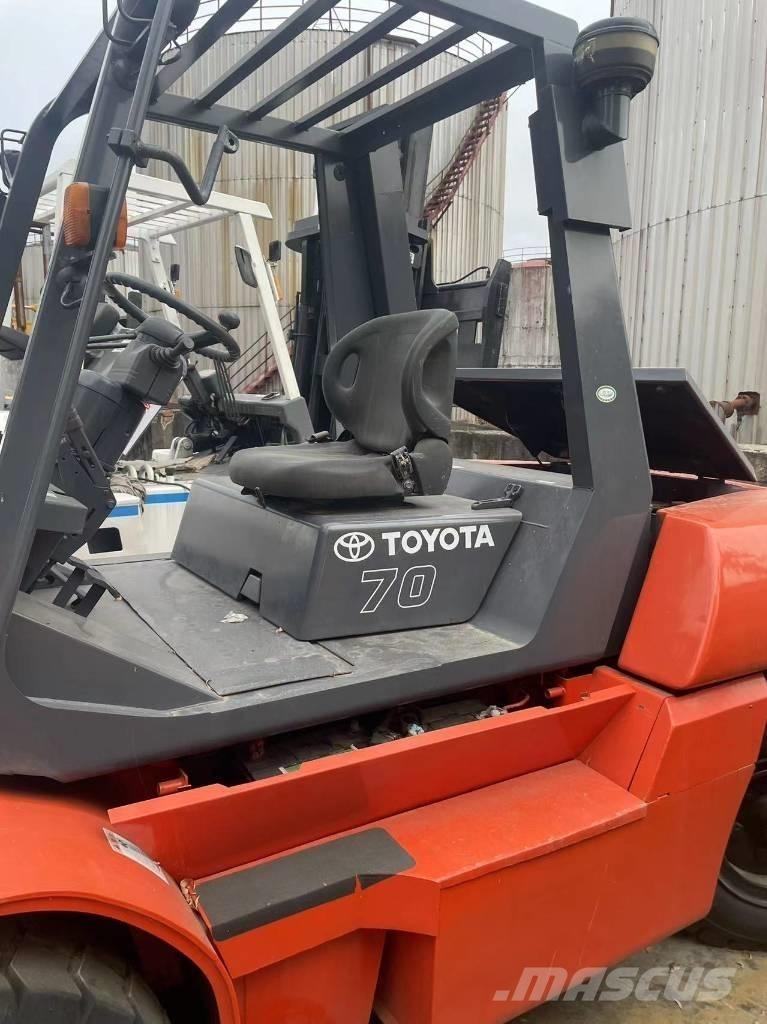 Toyota 7 Ton Diesel trucks