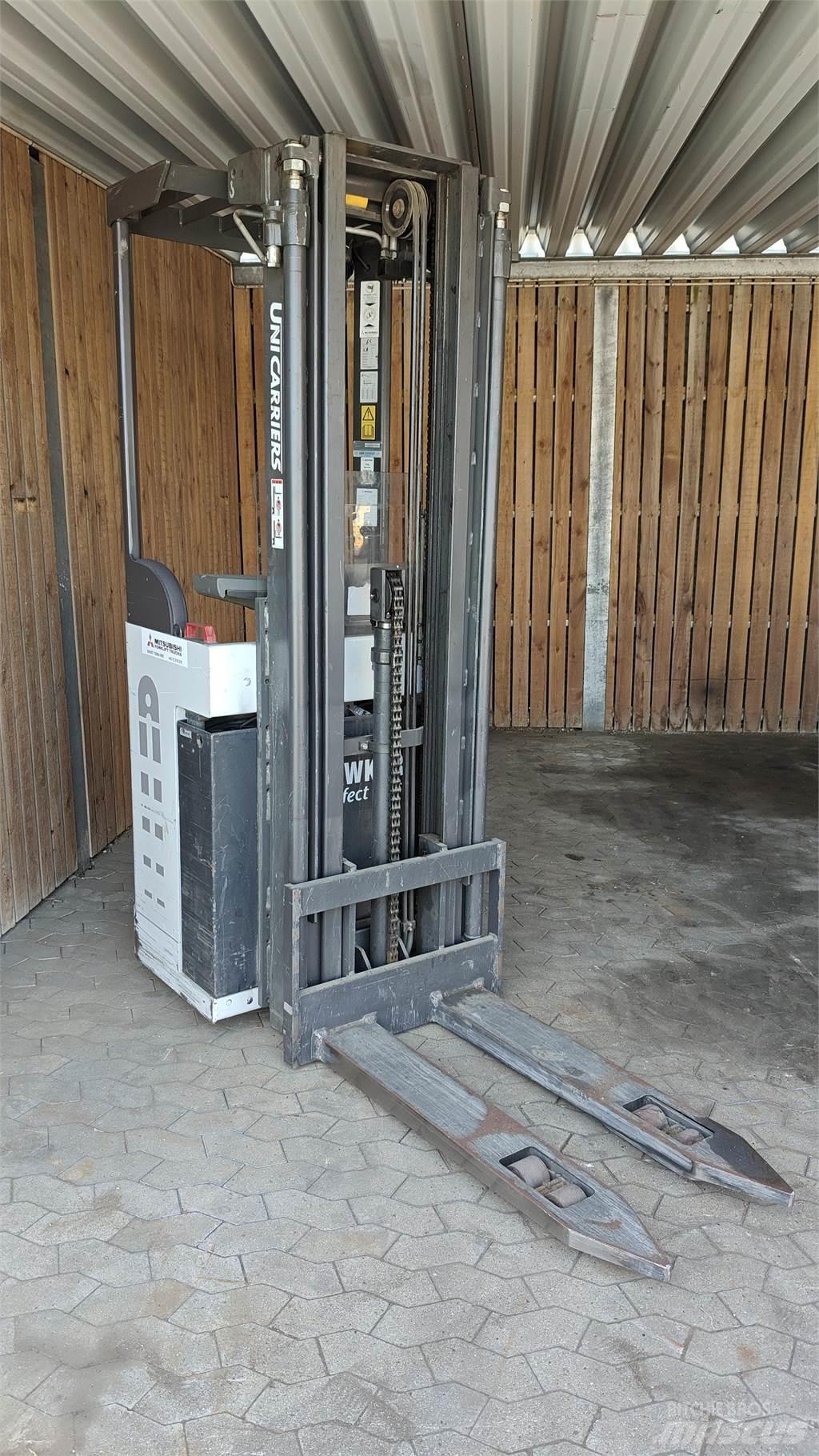 Atlet AJN160 Low lifter with platform