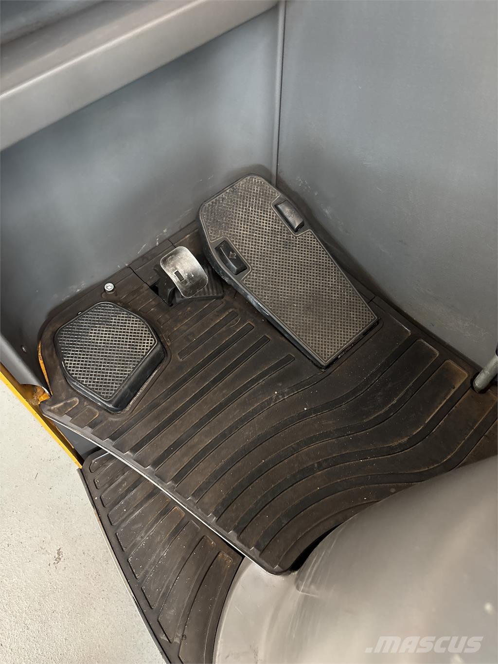 Atlet UMS200 Reach trucks