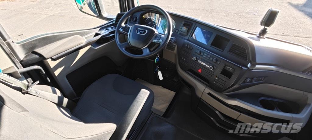 MAN TGX 18.470 Curtainsider trucks