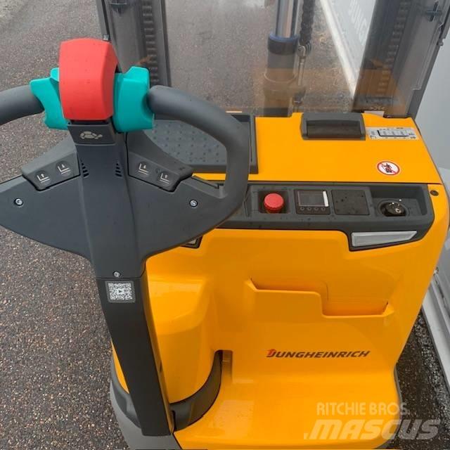 Jungheinrich EJC 214 Pedestrian stacker