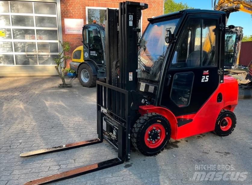 Hangcha CPCD 25 Diesel trucks