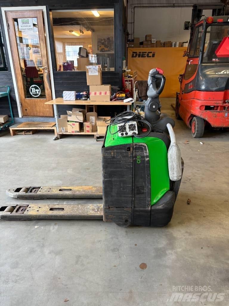 Cesab P 320 Low lifter with platform