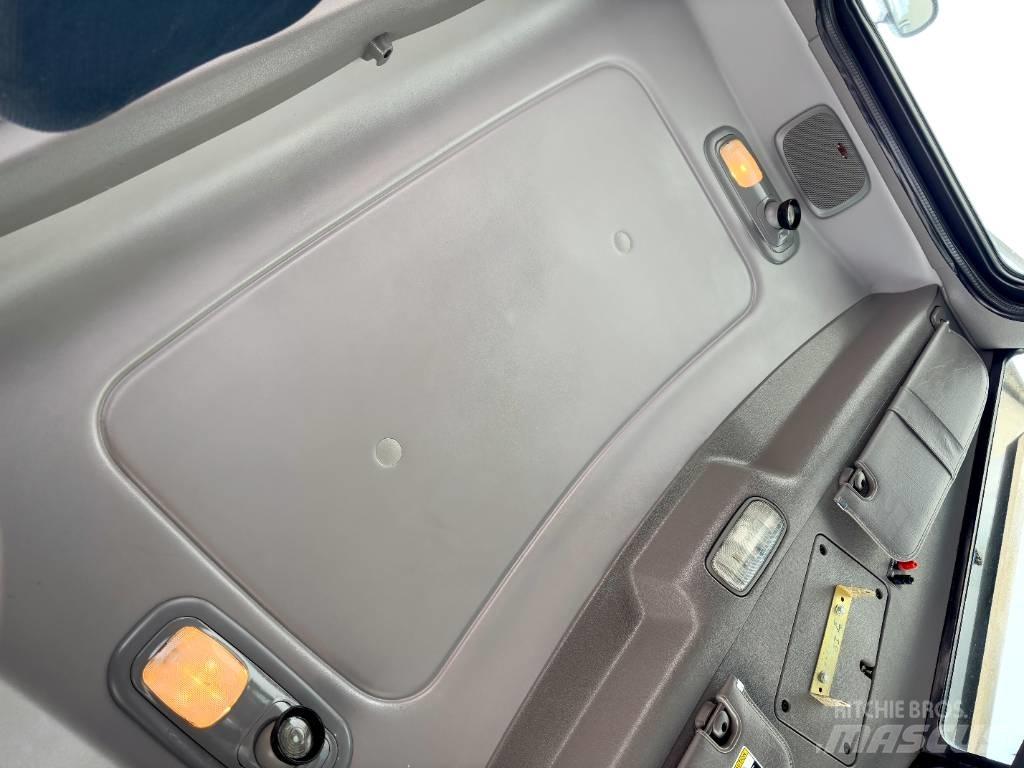 Peterbilt 389 Tractor Units