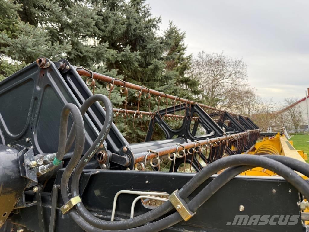 New Holland CX 8070 Combine harvesters