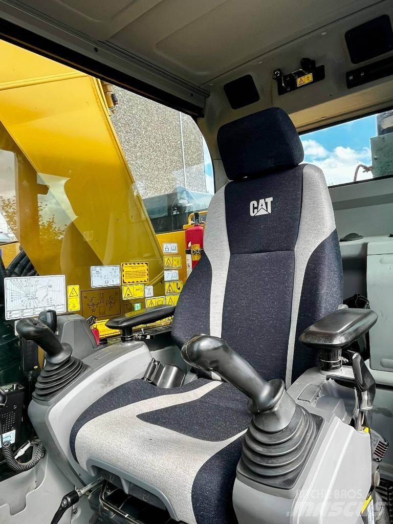 CAT 325 Crawler excavators