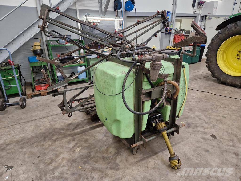 Tecnoma 800 Liter Trailed sprayers