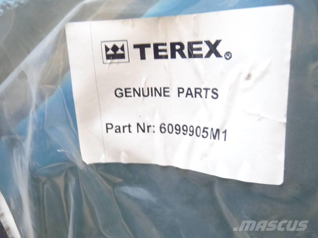 Fermec 860 Cabins and interior