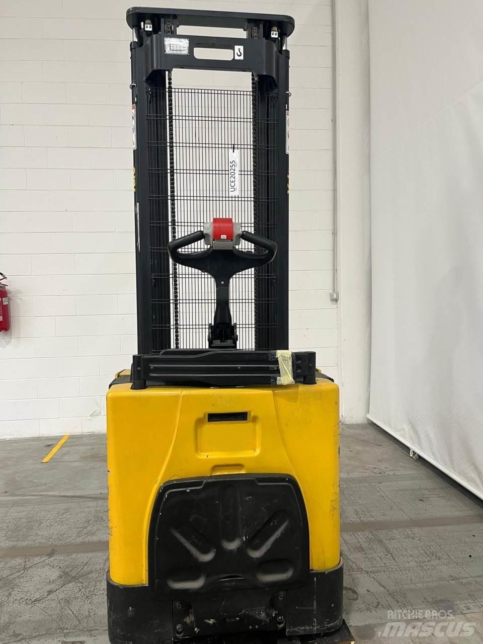 Yale MS12X Pedestrian stacker