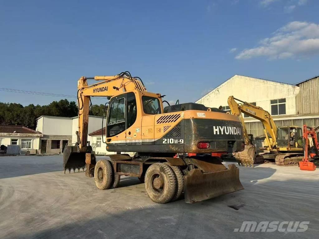 Hyundai 210W-9 Wheeled excavators