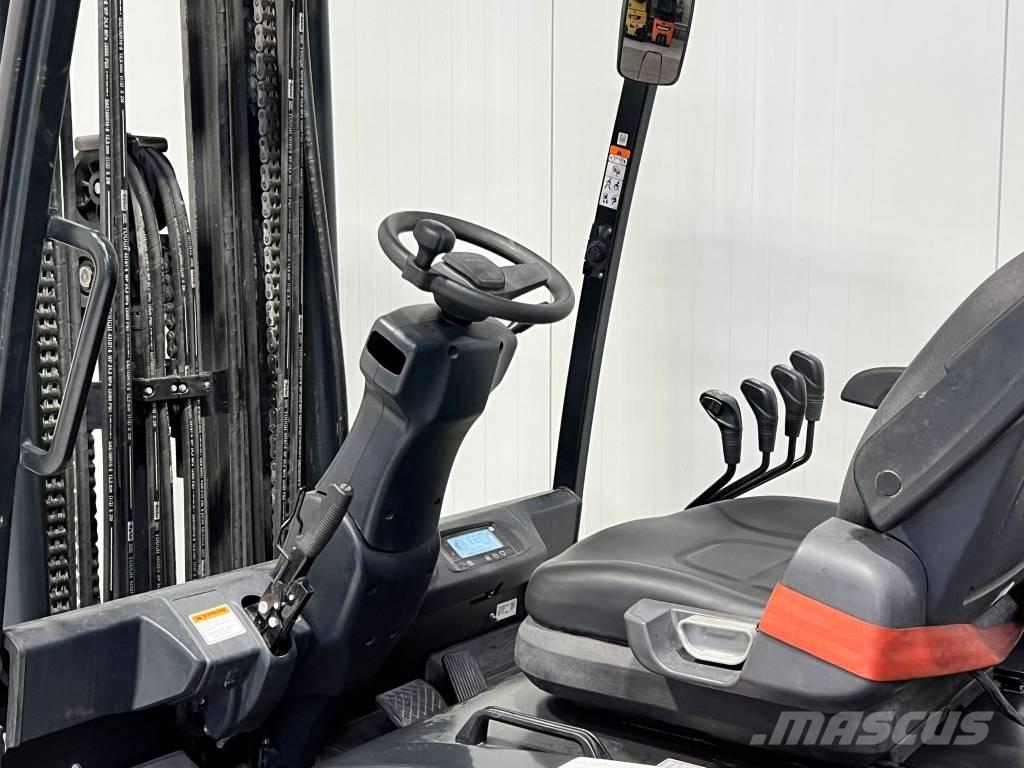 Doosan B50XC-7 Electric forklift trucks