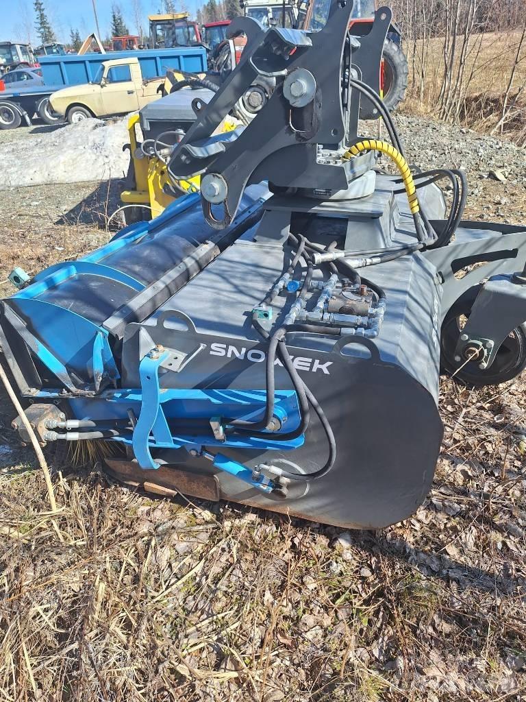 Snowek Circulus 220M Sand and salt spreaders